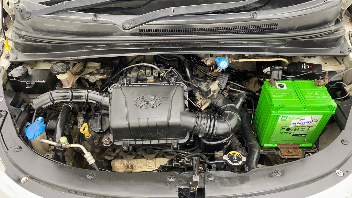 2013 Hyundai i10 MAGNA 1.1, CNG, Manual, 1,06,698 km, Engine View