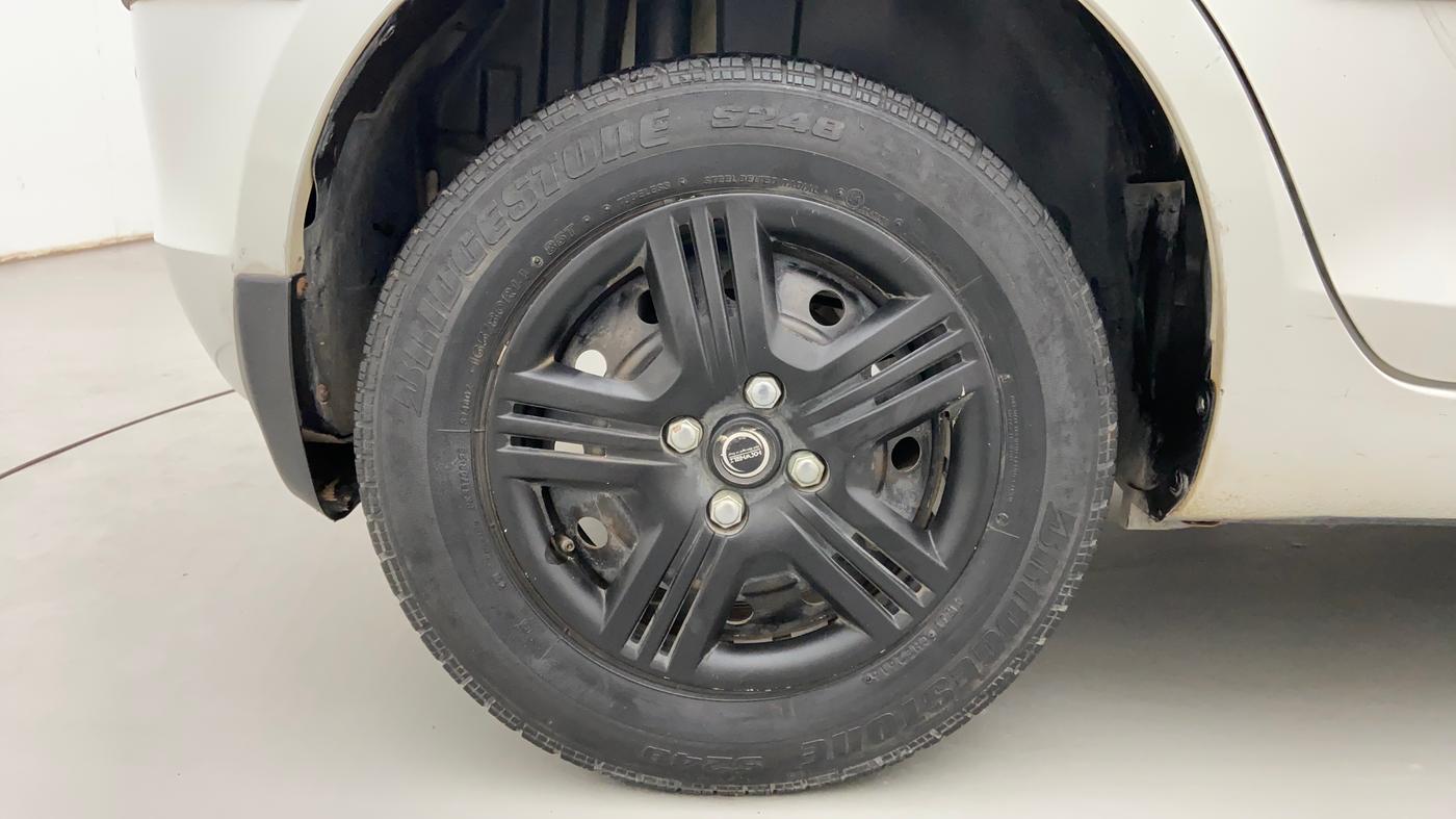 2016 Maruti Swift VXI, Petrol, Manual, 95,377 km, Right Rear Wheel