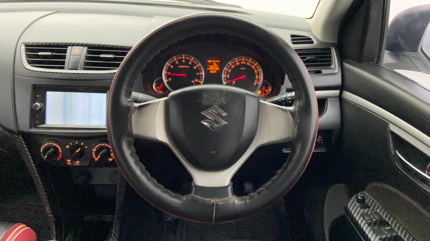 2016 Maruti Swift VXI, Petrol, Manual, 95,377 km, Steering Wheel Close Up