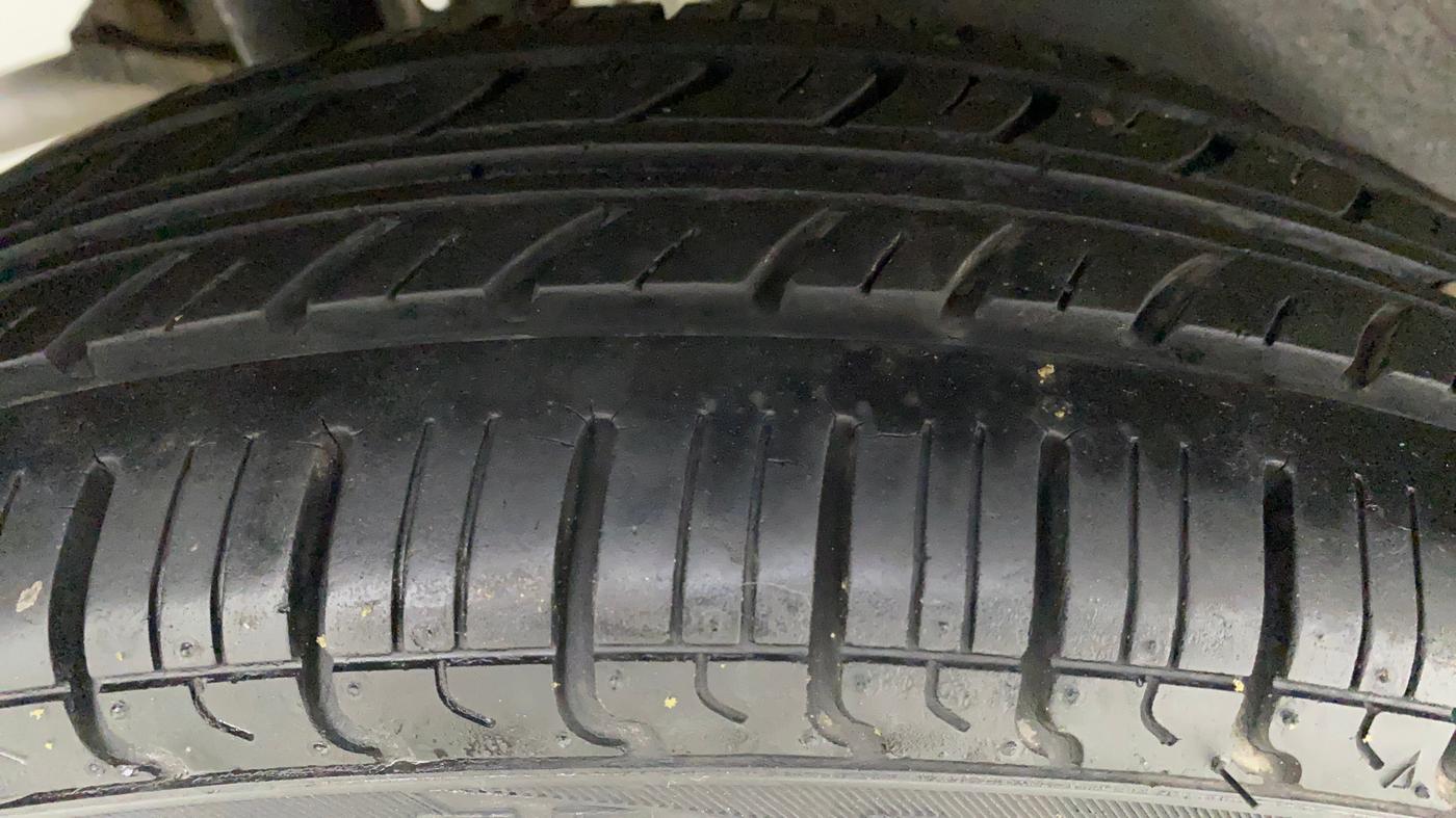 2010 Maruti Wagon R 1.0 LXI, Petrol, Manual, 80,982 km, Right Rear Tyre Tread