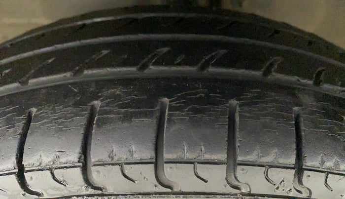 2010 Maruti Wagon R 1.0 LXI, Petrol, Manual, 80,982 km, Left Front Tyre Tread