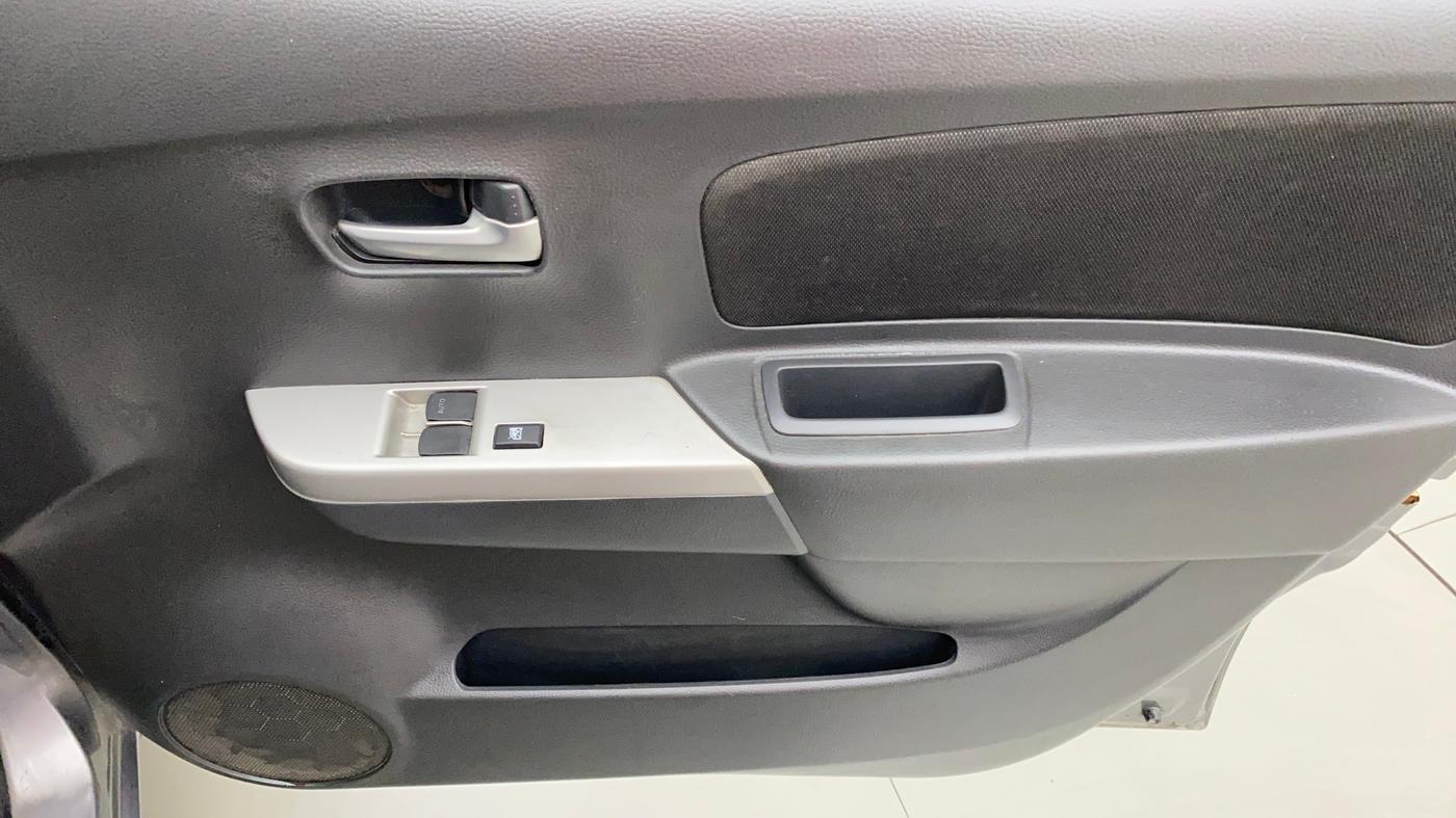 2010 Maruti Wagon R 1.0 LXI, Petrol, Manual, 80,982 km, Driver Side Door Panels Control