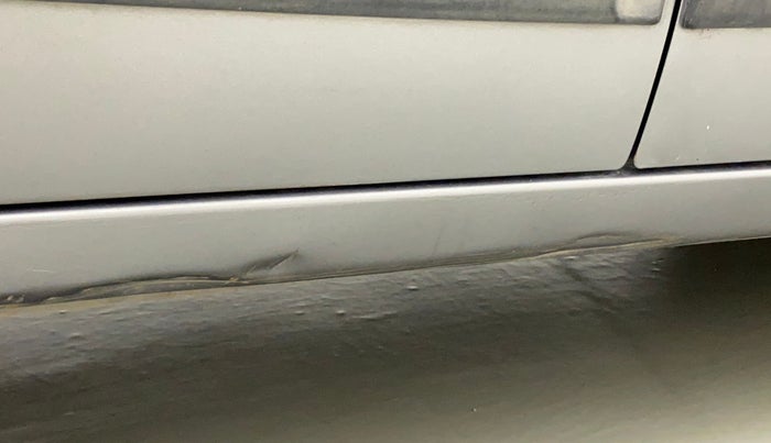 2010 Maruti Wagon R 1.0 LXI, Petrol, Manual, 80,982 km, Right running board - Slightly dented