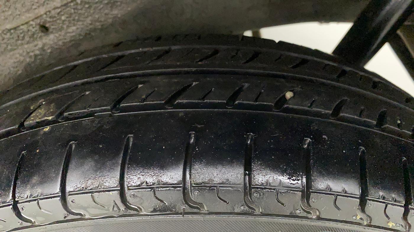 2010 Maruti Wagon R 1.0 LXI, Petrol, Manual, 80,982 km, Left Rear Tyre Tread