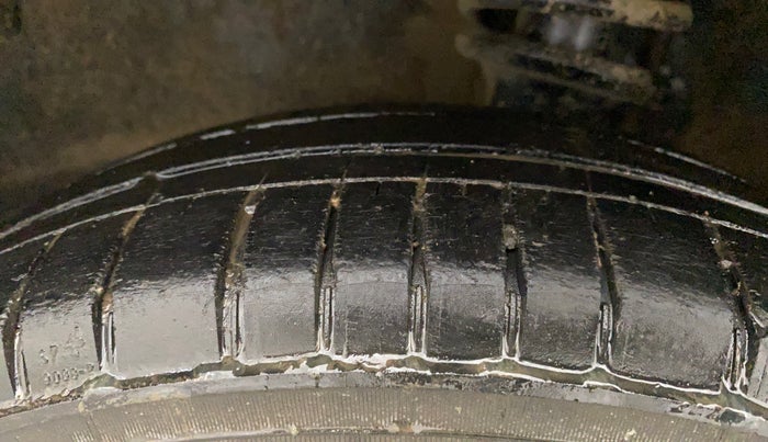2014 Maruti Alto 800 VXI, Petrol, Manual, 1,23,537 km, Left Front Tyre Tread