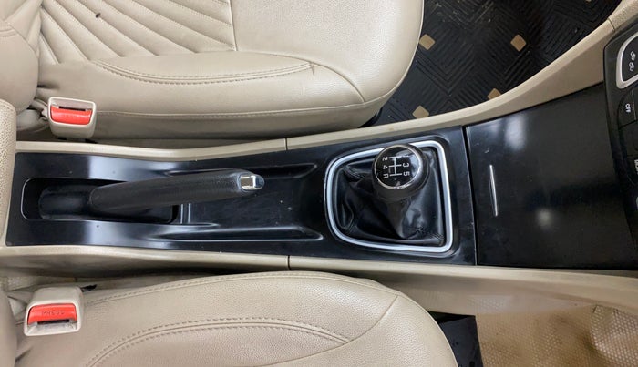 2017 Maruti Ciaz ZETA 1.4  MT PETROL, Petrol, Manual, 81,900 km, Gear Lever