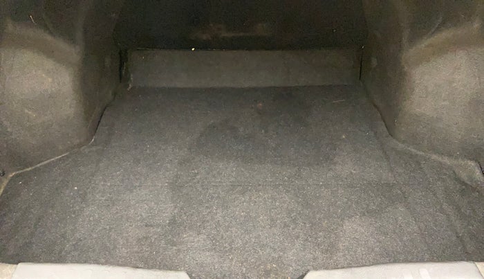 2017 Maruti Ciaz ZETA 1.4  MT PETROL, Petrol, Manual, 81,900 km, Boot Inside
