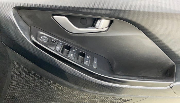 2022 Hyundai Creta S PLUS KNIGHT 1.5 PETROL, Petrol, Manual, 29,900 km, Driver Side Door Panels Control