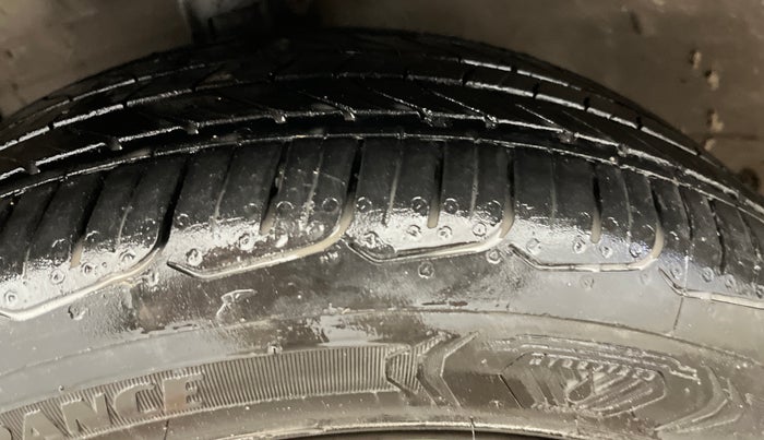 2019 Maruti Ciaz ALPHA  AT 1.5 SHVS PETROL, Petrol, Automatic, 55,158 km, Left Front Tyre Tread