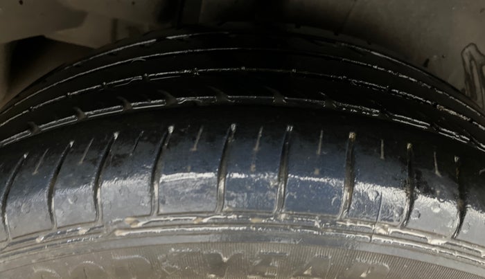 2019 Maruti Ciaz ALPHA  AT 1.5 SHVS PETROL, Petrol, Automatic, 55,158 km, Right Rear Tyre Tread