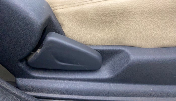 2016 Renault Kwid RXT 1.0, Petrol, Manual, 43,066 km, Driver Side Adjustment Panel