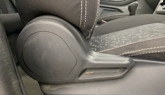 2022 Tata Tiago XT CNG, CNG, Manual, 84,710 km, Driver Side Adjustment Panel