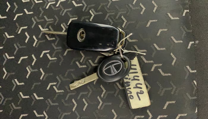 2022 Tata Tiago XT CNG, CNG, Manual, 84,710 km, Key Close Up