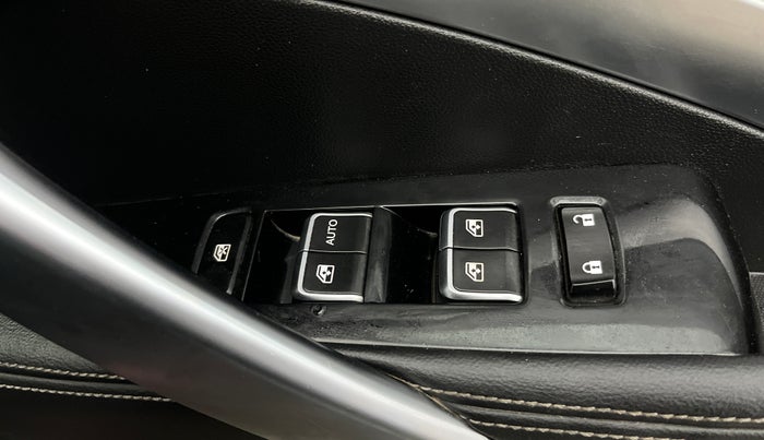 2019 MG HECTOR SMART 1.5 DCT PETROL, Petrol, Automatic, 47,968 km, Driver Side Door Panels Control