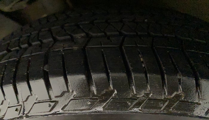 2021 Mahindra XUV500 W7, Diesel, Manual, 52,619 km, Left Front Tyre Tread