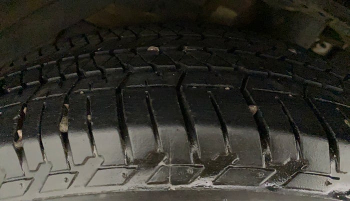 2021 Mahindra XUV500 W7, Diesel, Manual, 52,619 km, Right Front Tyre Tread