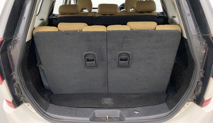 2021 Mahindra XUV500 W7, Diesel, Manual, 52,619 km, Boot Inside