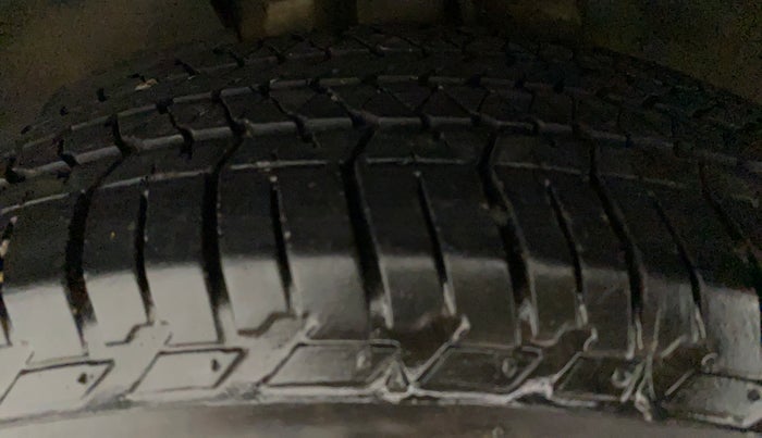 2021 Mahindra XUV500 W7, Diesel, Manual, 52,619 km, Right Rear Tyre Tread