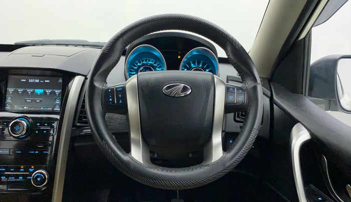 2021 Mahindra XUV500 W7, Diesel, Manual, 52,619 km, Steering Wheel Close Up