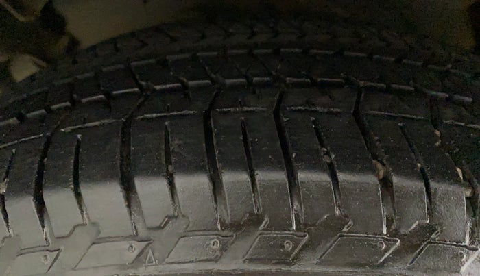 2021 Mahindra XUV500 W7, Diesel, Manual, 52,619 km, Left Rear Tyre Tread