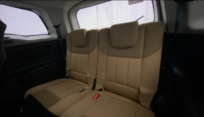 2021 Mahindra XUV500 W7, Diesel, Manual, 52,619 km, Third Seat Row ( optional )