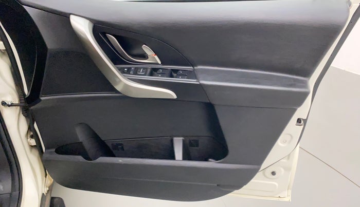 2021 Mahindra XUV500 W7, Diesel, Manual, 52,619 km, Driver Side Door Panels Control