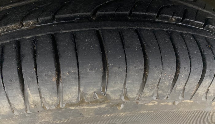 2014 Honda Brio VX MT, Petrol, Manual, 59,917 km, Left Front Tyre Tread