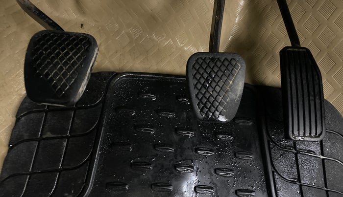 2014 Honda Brio VX MT, Petrol, Manual, 59,917 km, Pedals