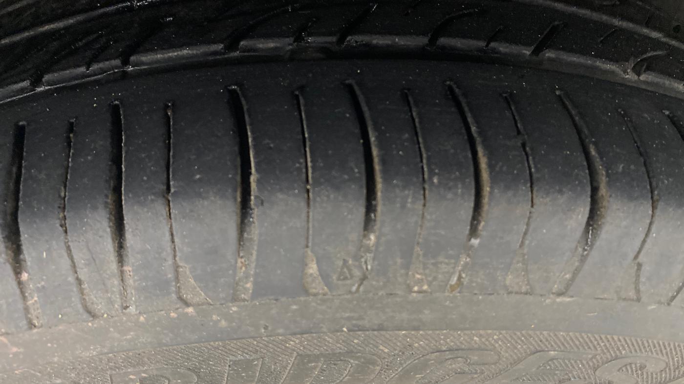 2014 Honda Brio VX MT, Petrol, Manual, 59,917 km, Right Rear Tyre Tread