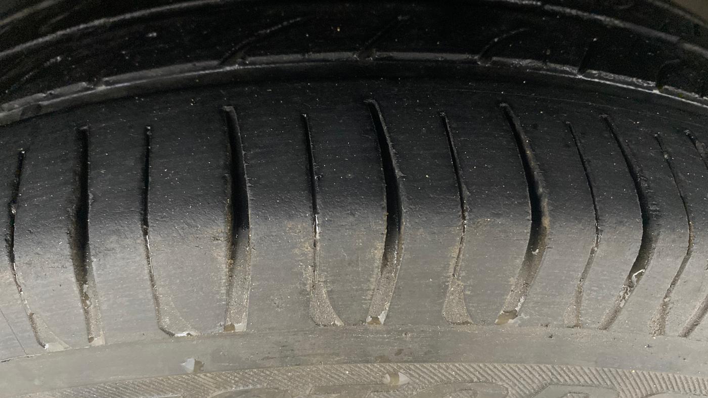 2014 Honda Brio VX MT, Petrol, Manual, 59,917 km, Left Rear Tyre Tread