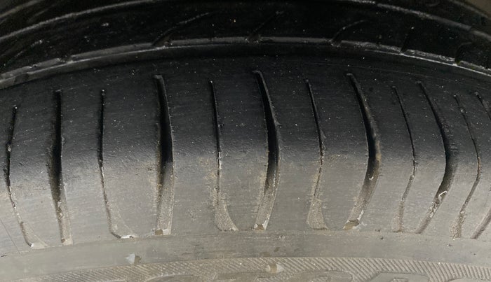 2014 Honda Brio VX MT, Petrol, Manual, 59,917 km, Left Rear Tyre Tread