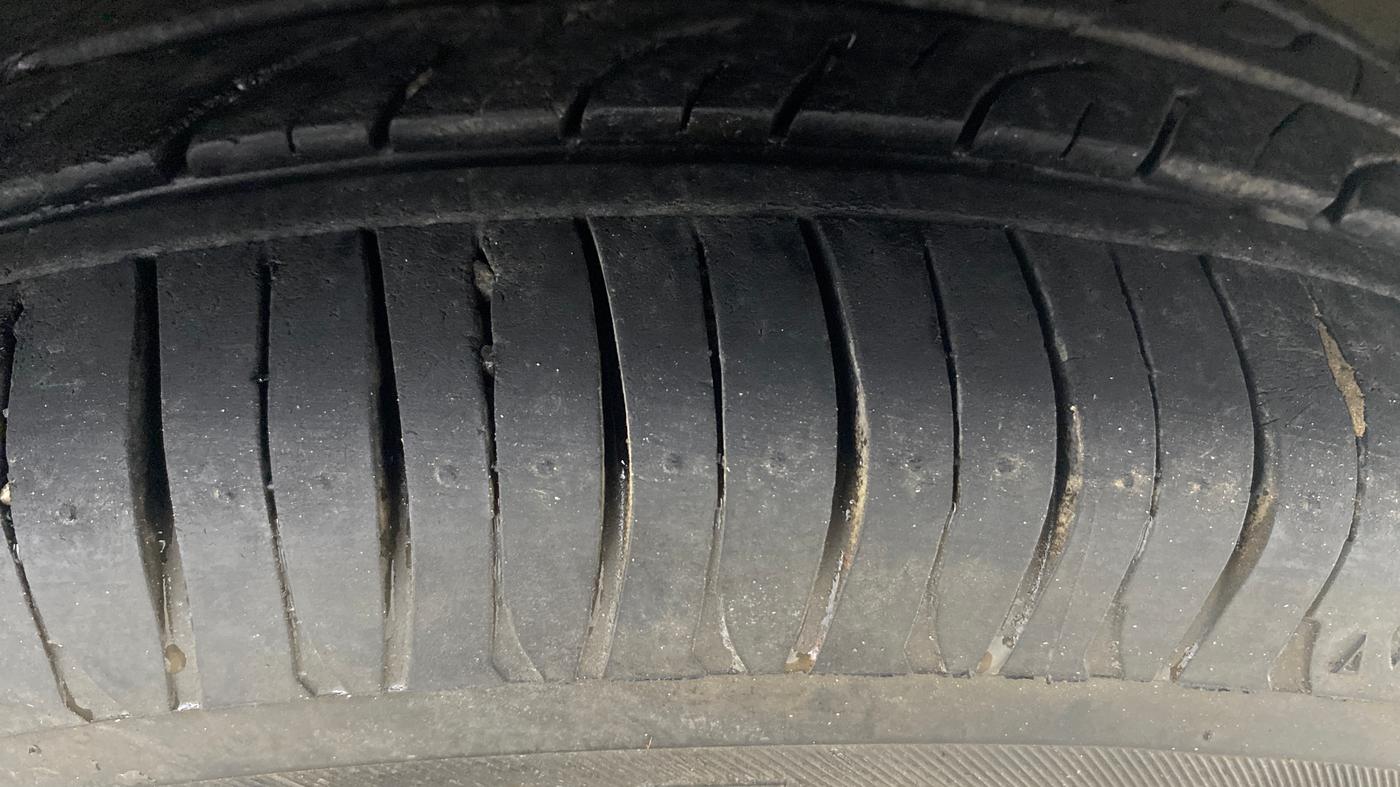 2014 Honda Brio VX MT, Petrol, Manual, 59,917 km, Right Front Tyre Tread