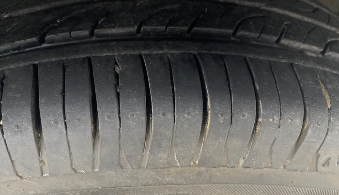 2014 Honda Brio VX MT, Petrol, Manual, 59,917 km, Right Front Tyre Tread