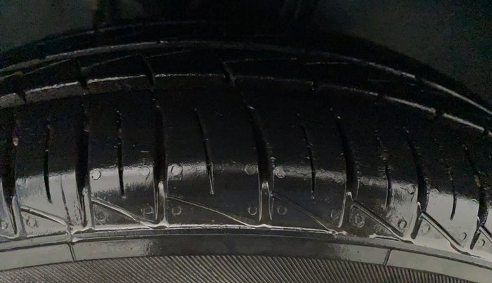 2020 Maruti Alto VXI, Petrol, Manual, 6,350 km, Right Front Tyre Tread