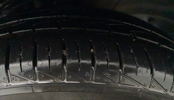 2020 Maruti Alto VXI, Petrol, Manual, 6,350 km, Left Front Tyre Tread