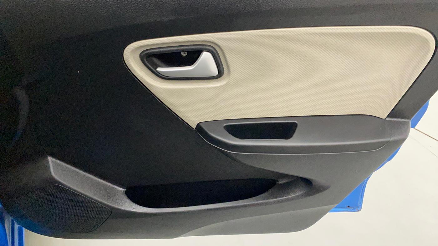 2020 Maruti Alto VXI, Petrol, Manual, 6,350 km, Driver Side Door Panels Control