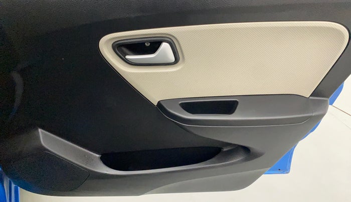 2020 Maruti Alto VXI, Petrol, Manual, 6,350 km, Driver Side Door Panels Control