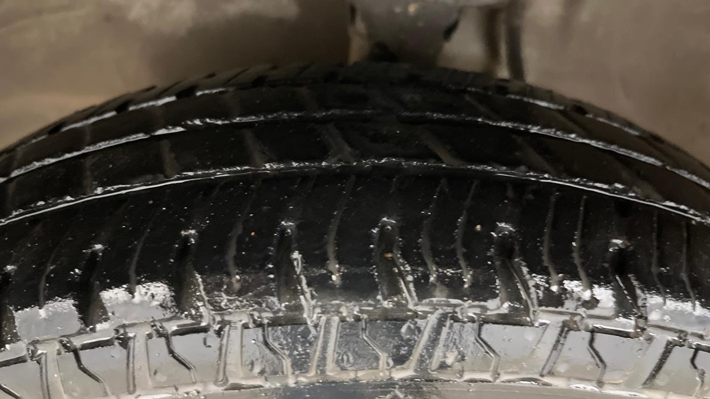 2015 Maruti Alto 800 LXI, Petrol, Manual, 37,236 km, Left Front Tyre Tread