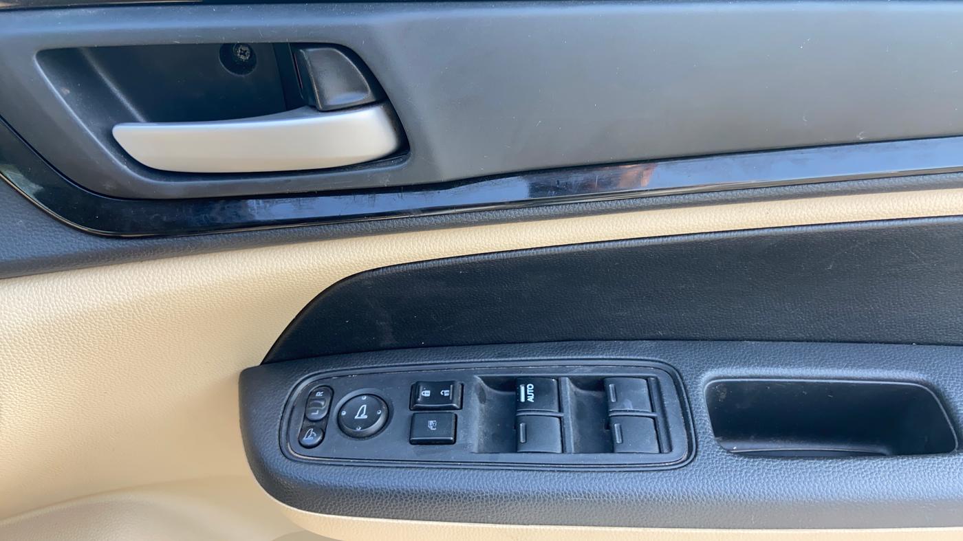2019 Honda Amaze 1.2L I-VTEC S, Petrol, Manual, 1,05,693 km, Driver Side Door Panels Control