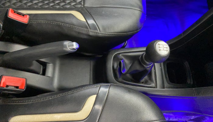 2016 Maruti Swift VXI, CNG, Manual, 85,507 km, Gear Lever