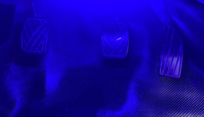 2016 Maruti Swift VXI, CNG, Manual, 85,507 km, Pedals