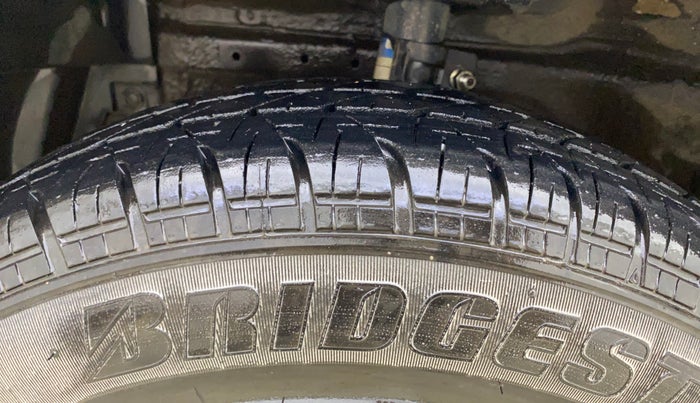 2016 Maruti Swift VXI, CNG, Manual, 85,507 km, Left Front Tyre Tread