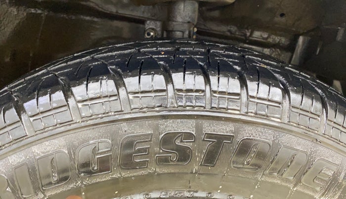 2016 Maruti Swift VXI, CNG, Manual, 85,507 km, Right Front Tyre Tread