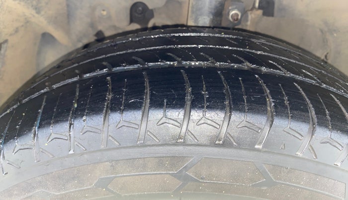 2016 Ford Ecosport TREND 1.5L DIESEL, Diesel, Manual, 1,13,286 km, Left Front Tyre Tread