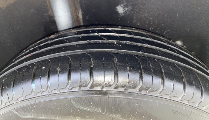 2016 Ford Ecosport TREND 1.5L DIESEL, Diesel, Manual, 1,13,286 km, Right Rear Tyre Tread