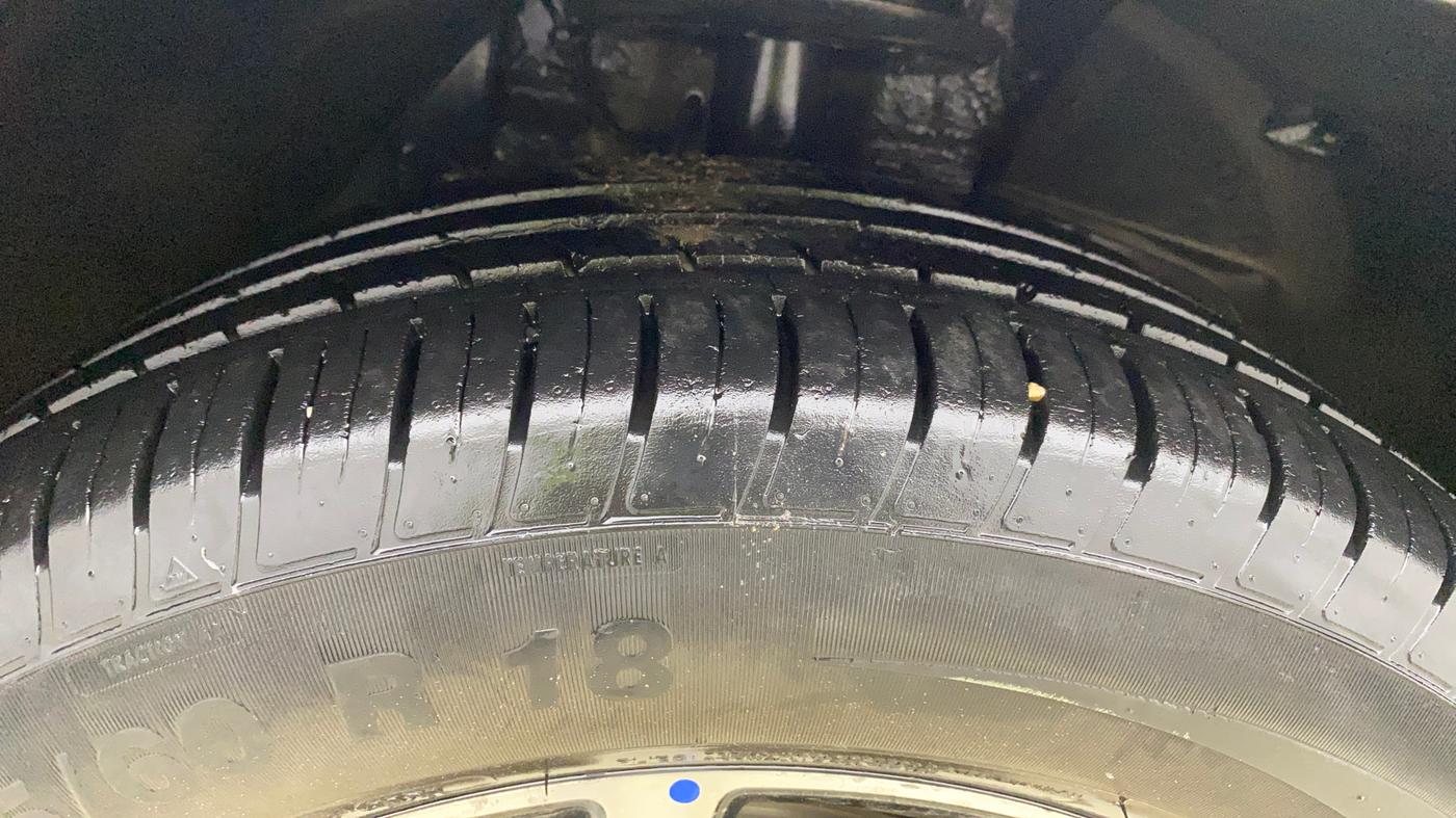 2019 Mahindra XUV500 W11, Diesel, Manual, 1,08,000 km, Right Front Tyre Tread