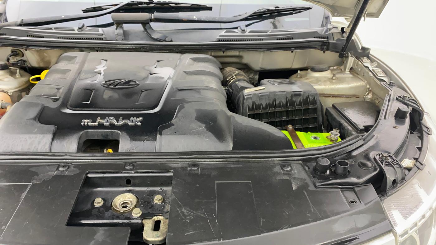 2019 Mahindra XUV500 W11, Diesel, Manual, 1,08,000 km, Engine View - Left