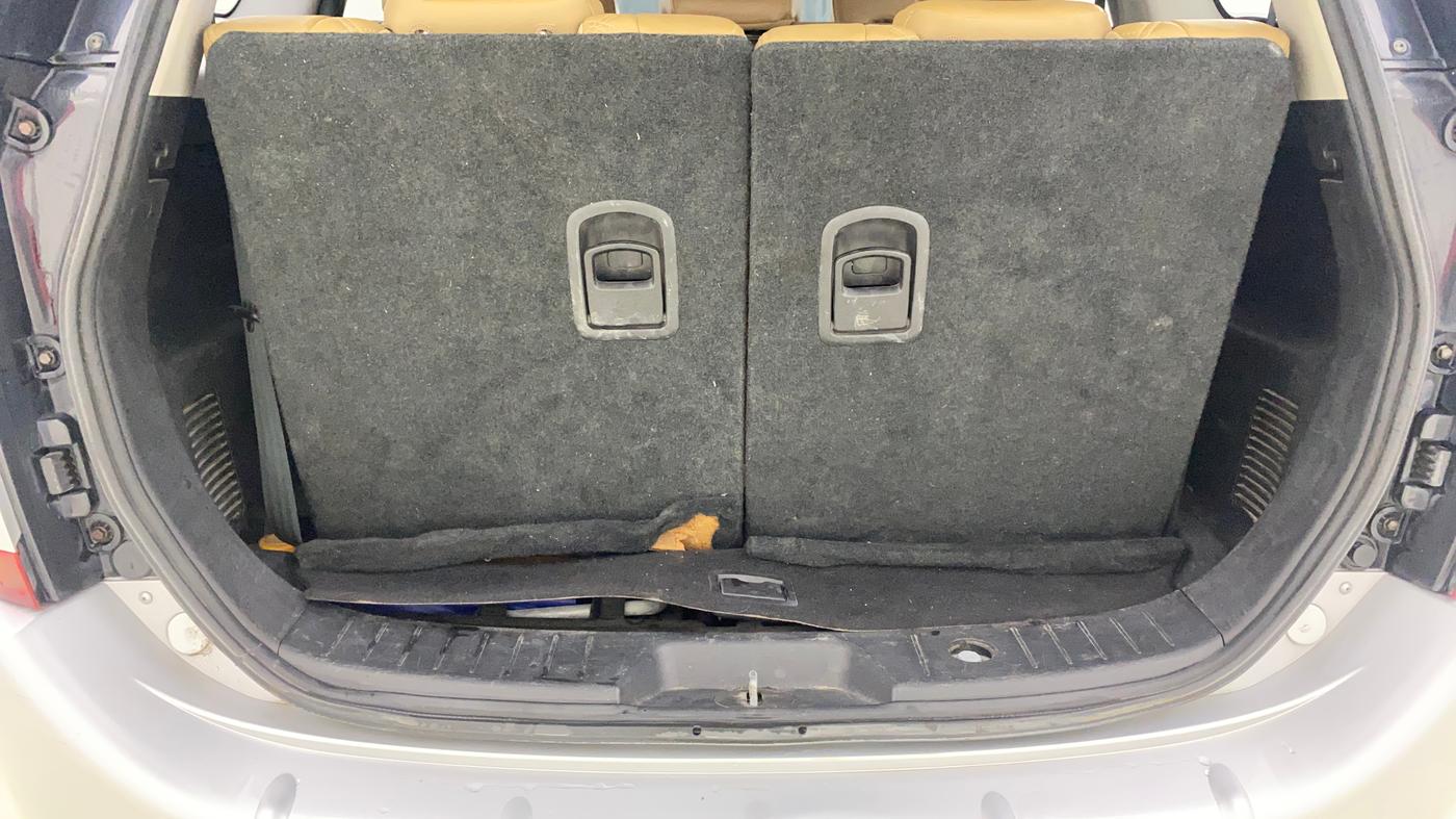 2019 Mahindra XUV500 W11, Diesel, Manual, 1,08,000 km, Boot Inside