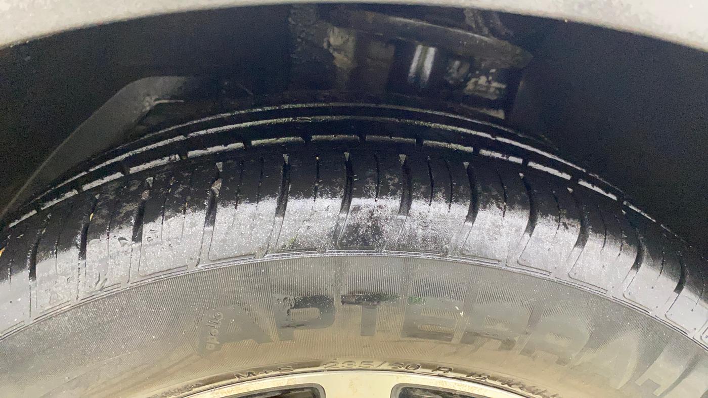 2019 Mahindra XUV500 W11, Diesel, Manual, 1,08,000 km, Left Front Tyre Tread