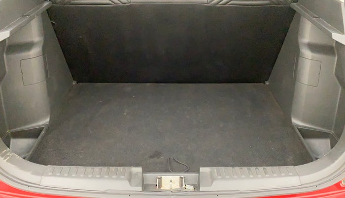 2017 Maruti Vitara Brezza LDI (O), Diesel, Manual, 48,826 km, Dicky (Boot door) - Parcel tray missing